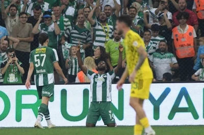 Bursaspor&rsquo;da tarihi rekor: Kelechi Iheanacho T&uuml;rk futbol tarihine ge&ccedil;ti