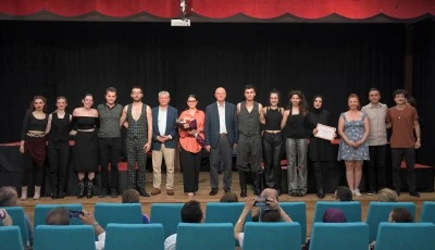 &lsquo;Tersine D&uuml;nya&rsquo; Osmangazi&rsquo;de yoğun ilgi ile sahnelendi&nbsp;