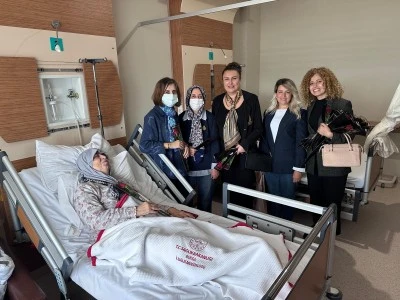 Orhangazi Belediyesinden hastalara g&uuml;l, &ccedil;ocuklara oyuncak  &nbsp;