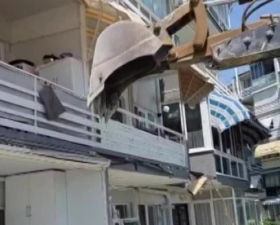 &nbsp;20 santimetrelik balkon &ccedil;ıkıntısı i&ccedil;in kep&ccedil;eli yıkıma ev sahipleri isyan etti
