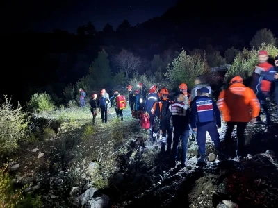 Eğitim i&ccedil;in Isparta&rsquo;ya gelen İHH g&ouml;n&uuml;ll&uuml; ekibi kanyonda kayboldu: 1 &ouml;l&uuml;, 13 kayıp