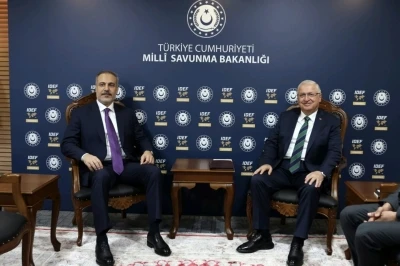 Milli Savunma Bakanı Yaşar G&uuml;ler ile Dışişleri Bakanı Hakan Fidan IDEF&rsquo;te g&ouml;r&uuml;şt&uuml;