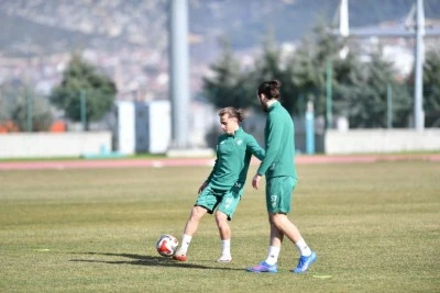 Bursaspor, t&uuml;m g&uuml;c&uuml;yle Isparta'ya hazır!