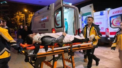 &nbsp;İneg&ouml;l&rsquo;de otomobille motosiklet &ccedil;arpıştı: 2 kardeş yaralandı