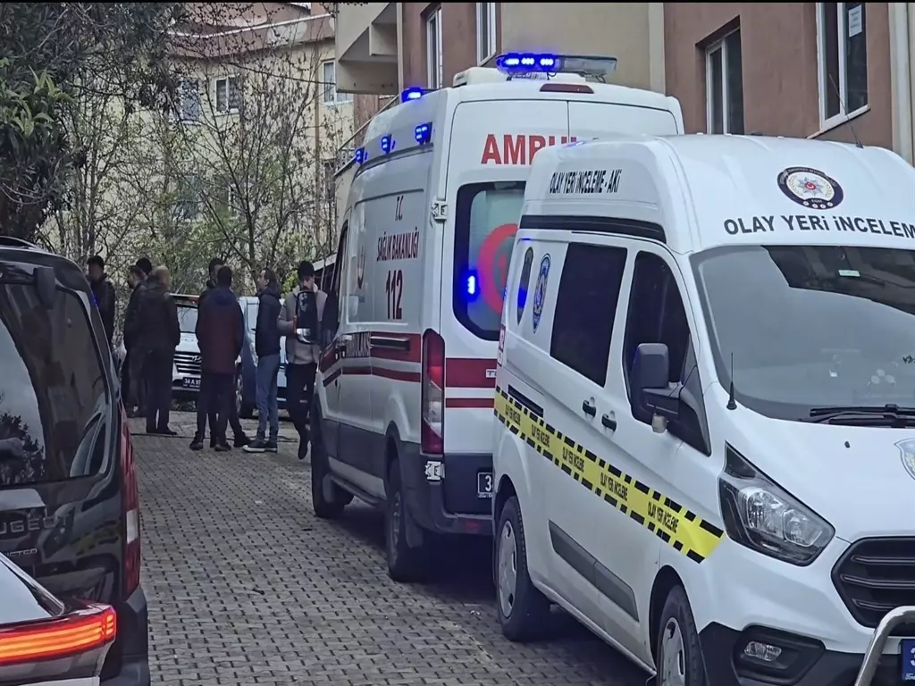 &nbsp;&Uuml;sk&uuml;dar'da tartıştığı anne ve babasını &ouml;ld&uuml;r&uuml;p intihar etti