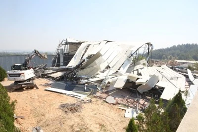 Nil&uuml;fer&rsquo;de iki ka&ccedil;ak yapı yıkıldı&nbsp;