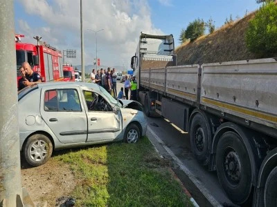 Otomobil, TIR'a &ccedil;arptı; 1 &ouml;l&uuml;, 1 yaralı