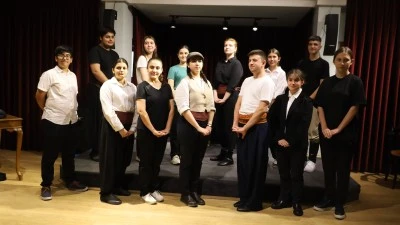 Bursalı gen&ccedil;ler, N&acirc;zım Hikmet&rsquo;i sahneye taşıdı