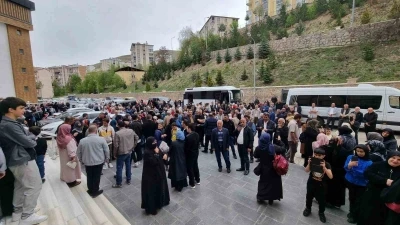 Hacı adayları Bayburt&rsquo;tan dualarla kutsal topraklara uğurlandı
