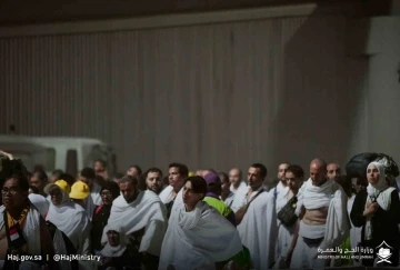 Hacılar Mina&rsquo;da şeytan taşladı
