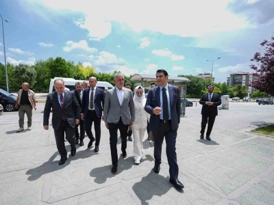 Hacıosmanoğlu&rsquo;dan D.T. Şehitkamil sahnesi&rsquo;ne tam not
