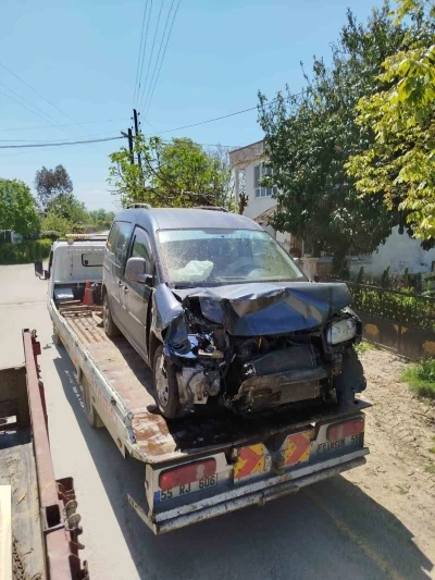 Hafif ticari ara&ccedil; jandarma aracına &ccedil;arptı: 1 &ouml;l&uuml;
