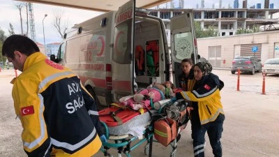 Hafif ticari aracın &ccedil;arptığı &ccedil;ocuk ağır yaralandı