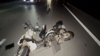 Hafif ticari aracın &ccedil;arptığı elektrikli motosikletin s&uuml;r&uuml;c&uuml;s&uuml; &ouml;ld&uuml;