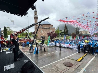HAK-İŞ Başkanı Arslan: "T&uuml;rkiye&rsquo;nin b&uuml;t&uuml;n meydanları Taksim Meydanı&rsquo;dır"
