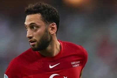 Hakan &Ccedil;alhanoğlu: Bazen tokat yemek iyi geliyor!