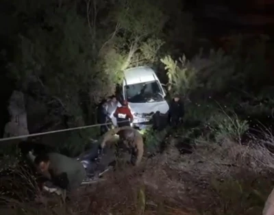 Hakkari&rsquo;de hafif ticari ara&ccedil; Zap Suyu&rsquo;na u&ccedil;tu: 1 yaralı
