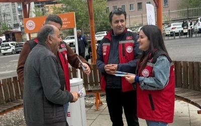 Hakkari&rsquo;de kadına şiddete karşı farkındalık standı

