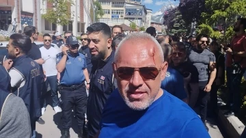 Hakkari&rsquo;de olaylar &ccedil;ıktı: Polis amiri başından yaralandı
