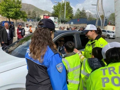 Hakkari&rsquo;de &ouml;zel &ouml;ğrencilere trafik bilinci eğitimi
