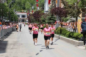 Hakkari&rsquo;de postacılar yarıştı
