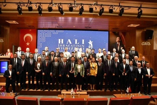 Halı ihracatının yıldızları &ouml;d&uuml;llendirildi

