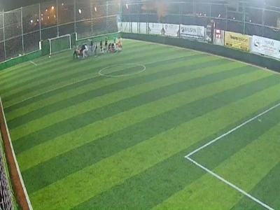 Halı sahada dili boğazına ka&ccedil;tı, arkadaşlarının m&uuml;dahalesiyle hayatta kaldı