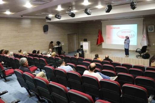 Halk sağlığı uzmanı bulaşıcı olmayan hastalıklar konusunda sağlık &ccedil;alışanlarını bilgilendirdi
