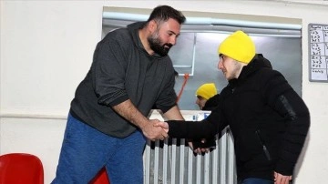 Halterle bacak kaslarını g&uuml;&ccedil;lendiren bedensel engelli Eray mutluluğa "adım" attı