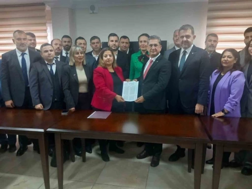 Haluk La&ccedil;in ve y&ouml;netimi mazbatalarını alarak g&ouml;reve başladı
