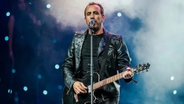 Haluk Levent, deprem i&ccedil;in yardım yapan &uuml;nl&uuml;lerin isimlerini a&ccedil;ıkladı 