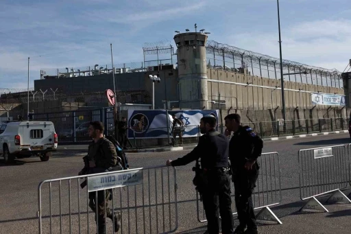 Hamas, 3 İsrailli esiri Kızılha&ccedil;&rsquo;a teslim etti
