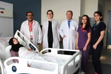 Hamile olduğunu sanıyordu, karnından 15 kilo kist &ccedil;ıktı
