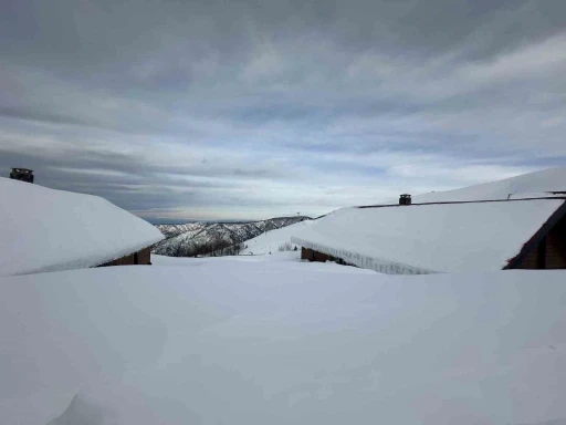 Hand&uuml;z&uuml; Yaylası Paland&ouml;ken&rsquo;i geride bıraktı, zirveye oturdu
