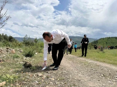 Han&ouml;n&uuml;&rsquo;nde "Orman Benim" etkinliğiyle &ccedil;evre temizliği yapıldı
