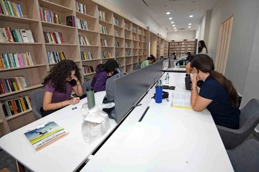 Hasan Ali Y&uuml;cel D&uuml;nya Klasikleri K&uuml;t&uuml;phanesi rezervasyonlu sisteme ge&ccedil;ti
