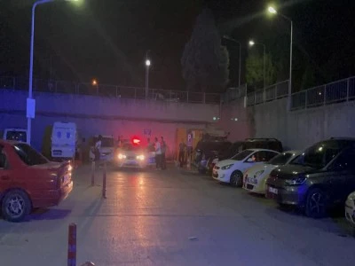 Hastane eczanesinde boşanma aşamasındaki eşini silahla vurdu