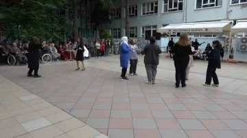 Hastane personeli Hemşireler G&uuml;n&uuml;&rsquo;n&uuml; hastalarla birlikte kutladı