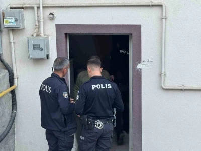 Hastanede yatan eşini g&ouml;rmek i&ccedil;in hazırlık yaparken kalbine yenik d&uuml;şt&uuml;
