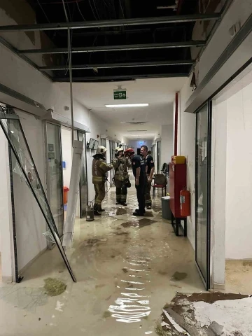 Hastanenin yeni doğan &uuml;nitesinde tavan &ccedil;&ouml;kt&uuml;
