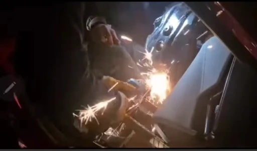 Hastaneye ağır yaralı olarak kaldırılan kazazede taburcu olunca itfaiyeye teşekk&uuml;r etti
