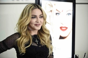 Hastaneye kaldırılan Madonna&rsquo;nın d&uuml;nya turnesi ertelendi
