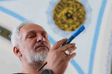 Hat ustası, 28 yıldır k&uuml;&ccedil;&uuml;k fır&ccedil;ası ile 100&rsquo;&uuml;n &uuml;zerinde cami s&uuml;sledi
