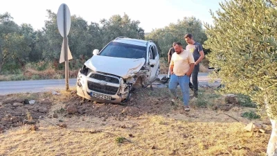 Hatalı sollama kazayı beraberinde getirdi: 3 ara&ccedil; birbirine girdi
