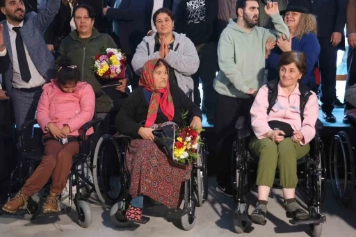 Hatay B&uuml;y&uuml;kşehir Belediyesi engelli vatandaşlara ara&ccedil; dağıttı
