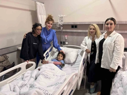 Hataylı Umarlar&rsquo;dan T&uuml;rkiye&rsquo;deki depremzedelere battaniye g&ouml;nderen Azerbaycanlı k&uuml;&ccedil;&uuml;k kıza destek
