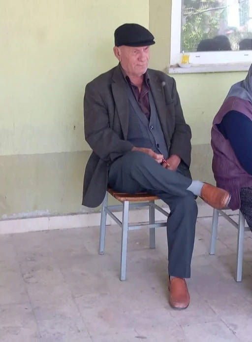 Hava almak i&ccedil;in &ccedil;ıktığı balkondan d&uuml;şen yaşlı adam hayatını kaybetti
