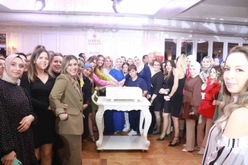 Hayat Hastanesi &ccedil;alışanları 45.yıl yemeğinde buluştu
