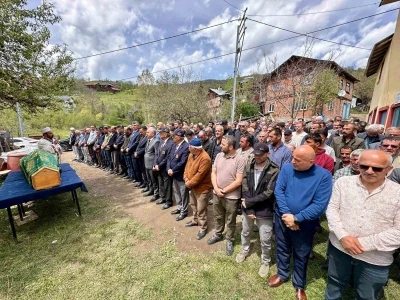 Hayatını kaybeden şehit babası son yolculuğuna uğurlandı
