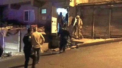 Hayırsız evlat istediği parayı vermeyen annesini rehin aldı